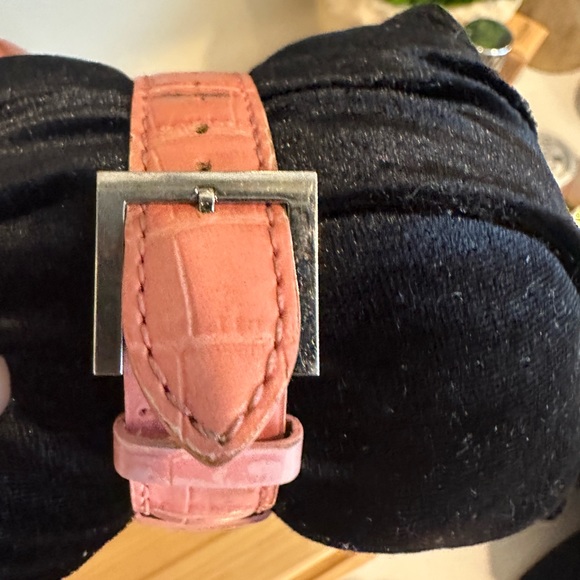 Diamond Classic Fendi Vintage Stainless Mother-of-Pearl Leather Watch Good Con - Picture 6 of 11